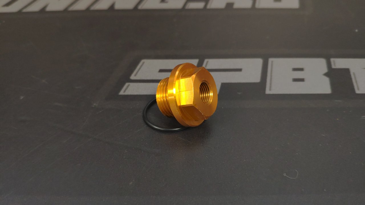 Greddy пробка в маслопроставку с отверстием под датчик