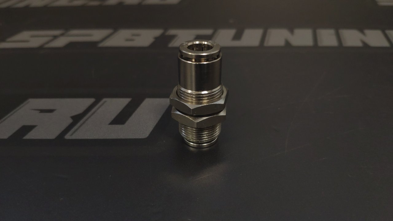 Фитинг проходной для трубок системы пожаротушения  8мм. 