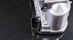 Дроссельная заслонка Bosch с блоком управления 82 мм