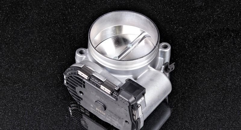 Дроссельная заслонка Bosch с блоком управления 82 мм
