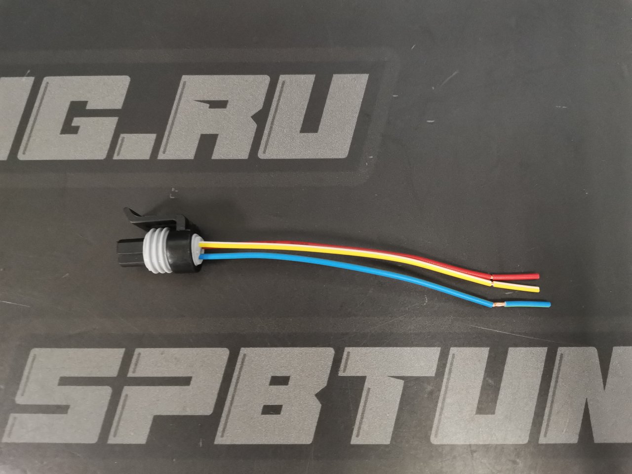 Разъём для датчика давления масла/топлива трёх контактный