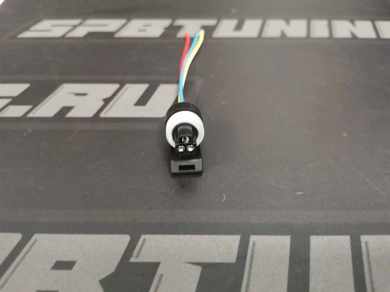 Разъём для датчика давления масла/топлива трёх контактный