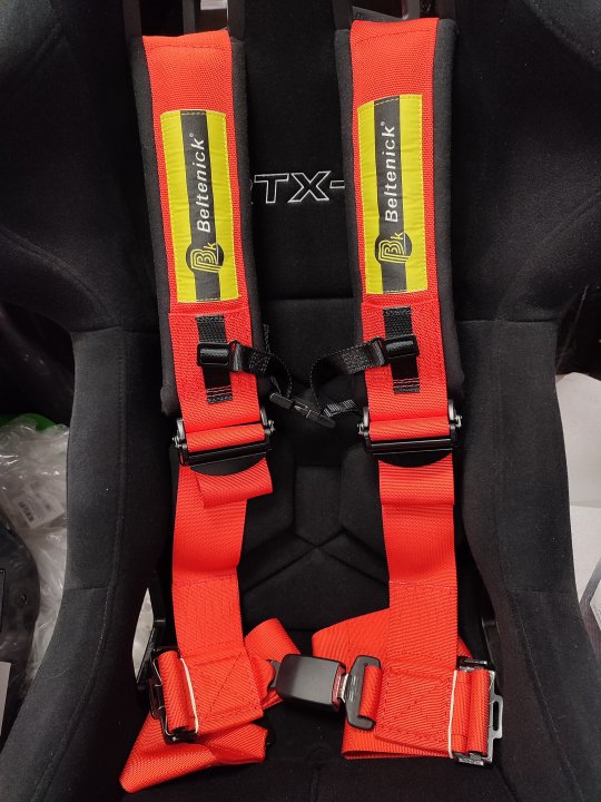 Ремни безопасности Beltenick 4-х точечные со стандартной застежкой, красные