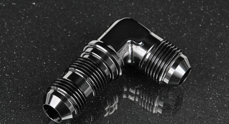 Фитинг в перегородку (проходной) AN10 90°, черный 