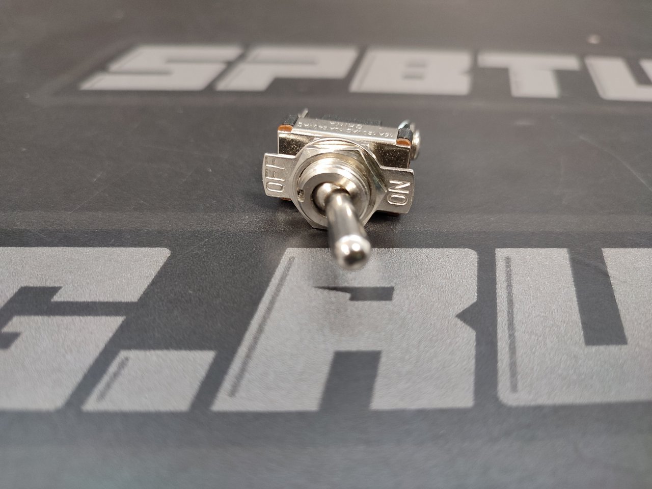 Тумблер одинарный 2-х позиционный 2-конт