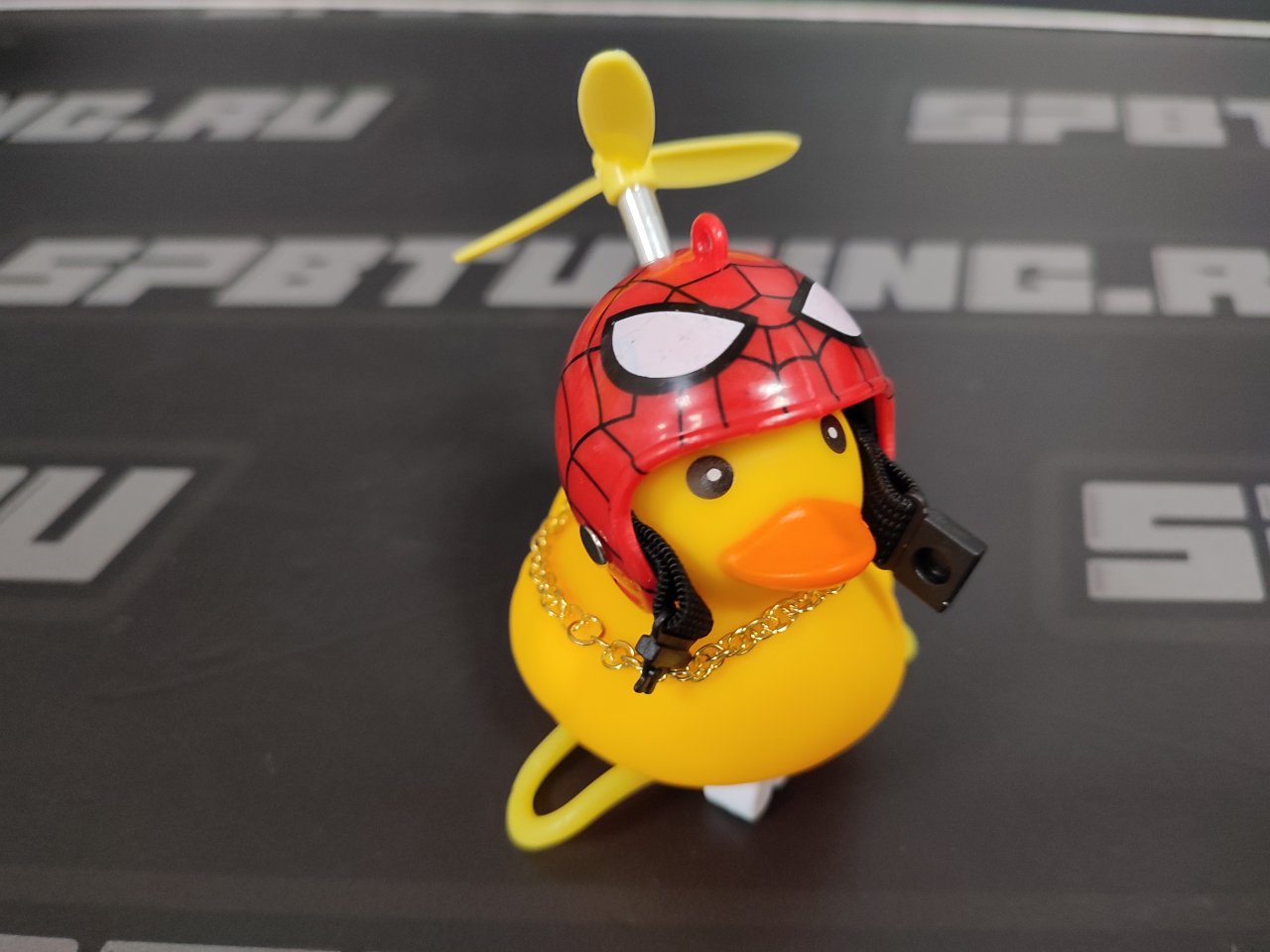 Резиновая уточка в машину