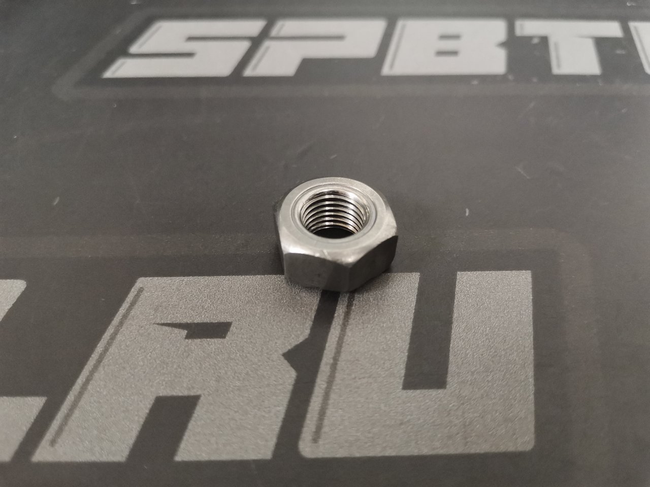 Гайка приварная для ремней безопасности 7\16-20 UNF